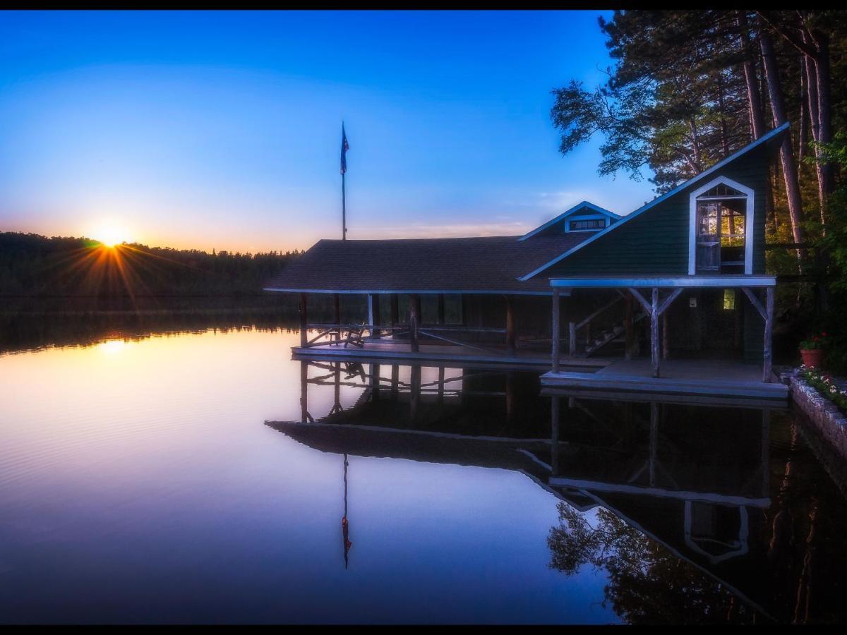 Hotel White Pine Camp Paul Smiths Esterno foto