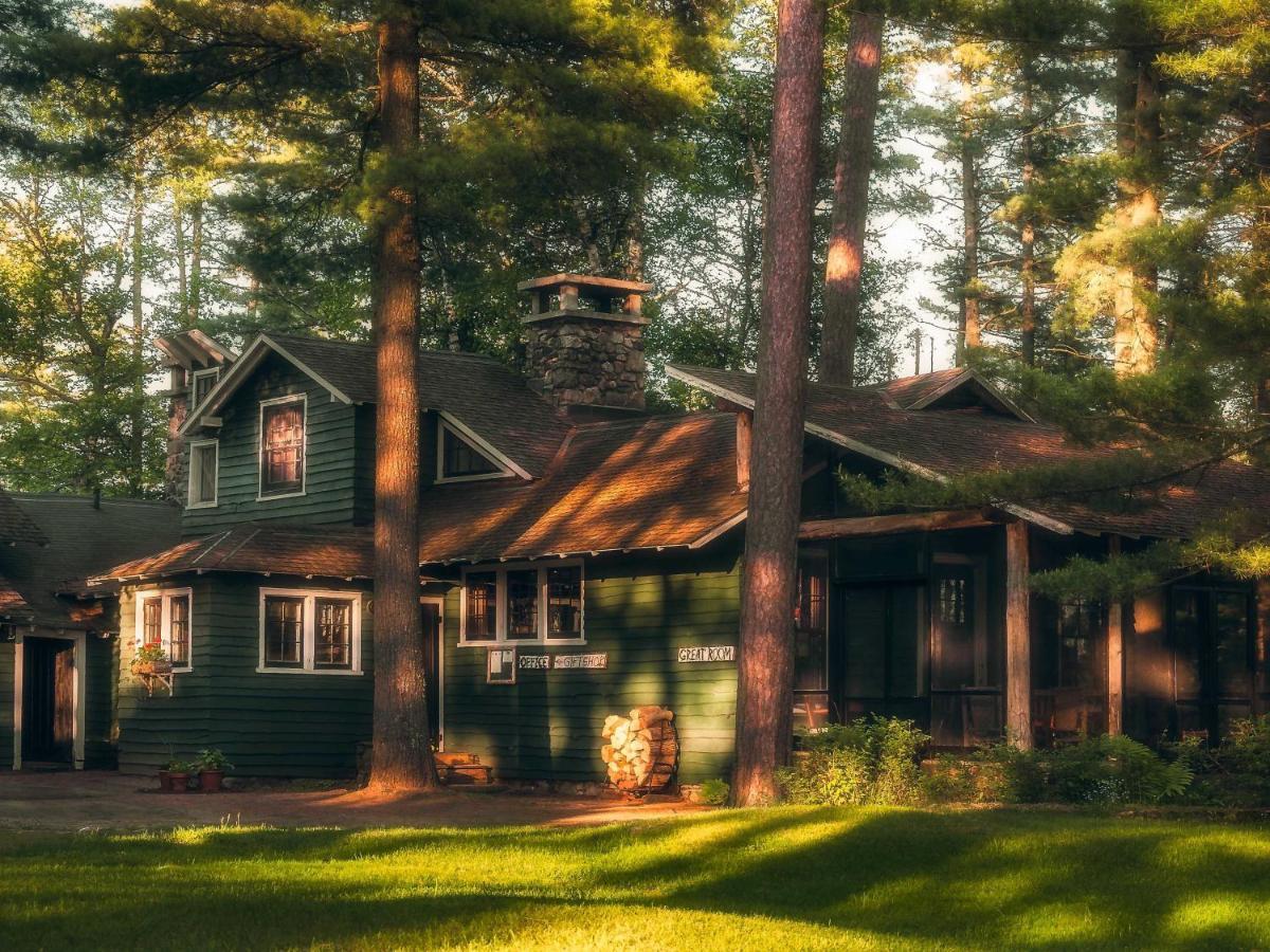 Hotel White Pine Camp Paul Smiths Esterno foto